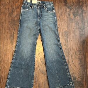 Wrangler Women's Flare Jeans in Blue